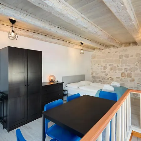 Dominium Premium Location Apartment